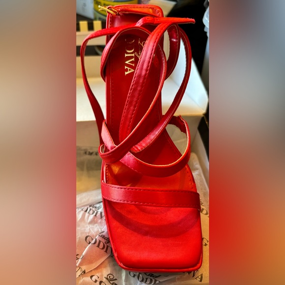 Lady Godiva Wrap Heels in Emory Red! - Picture 3 of 6